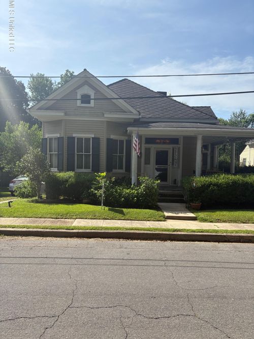813 Myrtle Ave, Natchez, MS, 39120-2328 | Card Image