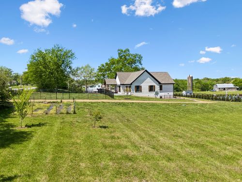 2104A Williamsport Pike, Columbia, TN, 38401 | Card Image