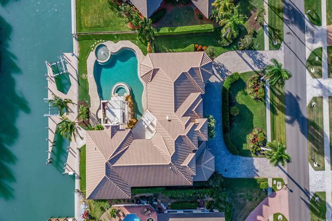 1547 Caxambas Dr, House other with 5 bedrooms, 7 bathrooms and null parking in Marco Island FL | Image 47