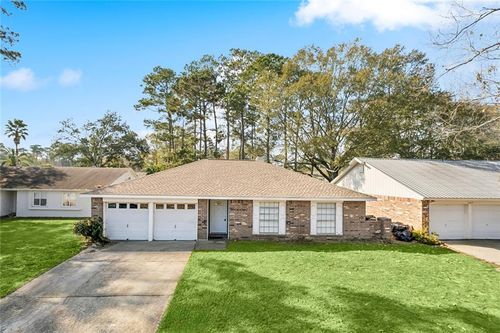 415 Ridgewood Dr, Mandeville, LA, 70471-2715 | Card Image
