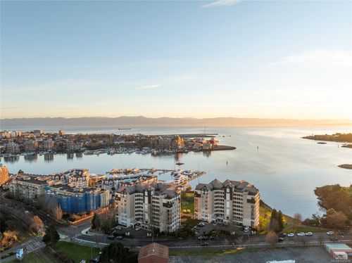 844-203 Kimta Rd, Victoria, BC, V9A6T5 | Card Image