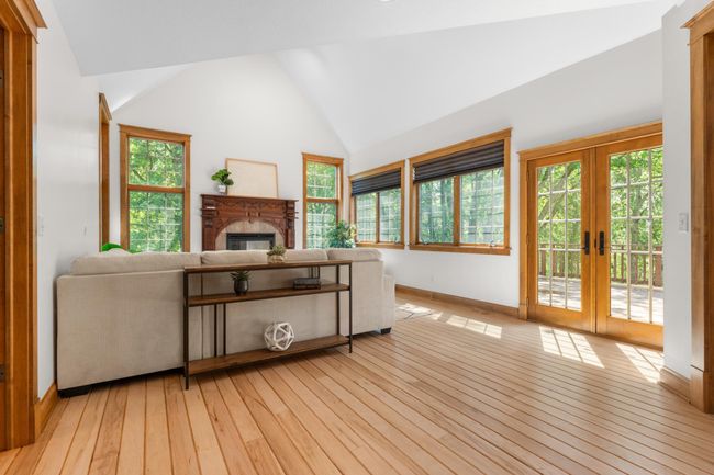 Living Room | Image 10