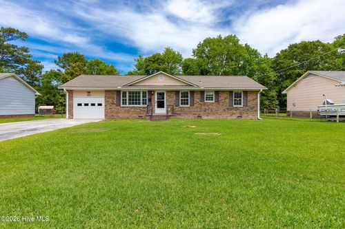 921 Harrell Dr, Morehead City, NC, 28557-3427 | Card Image