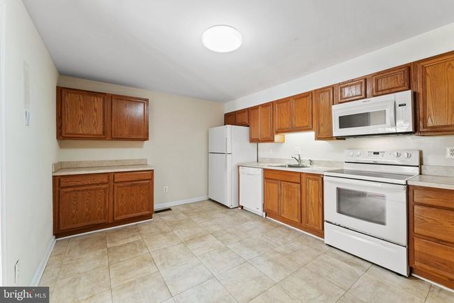 6628 Midhill Pl, Townhouse with 3 bedrooms, 3 bathrooms and null parking in FALLS CHURCH VA | Image 7