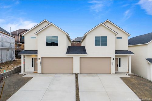 5861 & 5865 W 40th Ct, Kennewick, WA, 99338 | Card Image