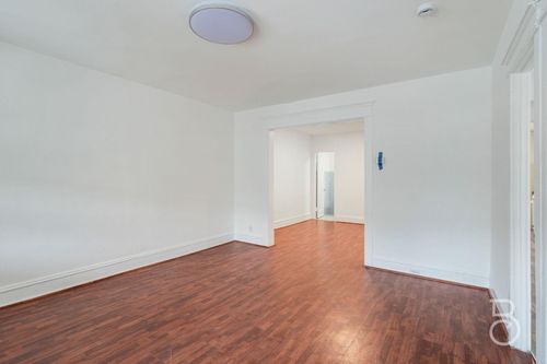 27 Ditmars Blvd, Astoria, NY, 11105-2704 | Card Image