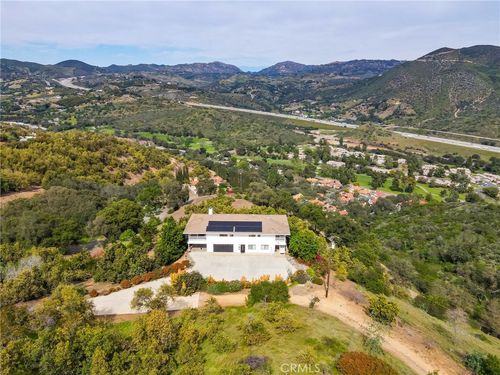 2160 Puerto Del Mundo, Fallbrook, CA, 92028 | Card Image