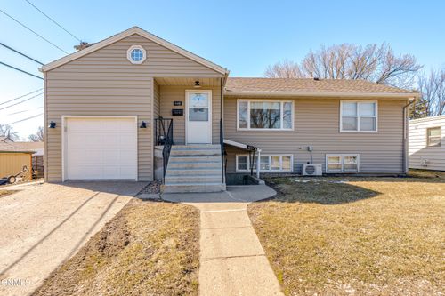 1009 Lake Ave, Bismarck, ND, 58504-5245 | Card Image