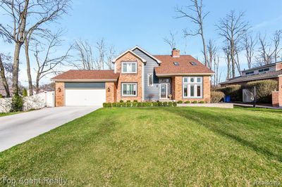 48952 Forest Drive, Home with 4 bedrooms, 3 bathrooms and null parking in Shelby Twp MI | Image 3