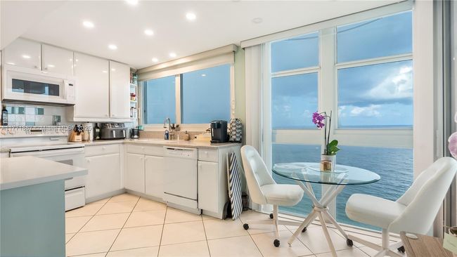 APT-2801 - 1370 Ocean Blvd, Condo with 2 bedrooms, 3 bathrooms and null parking in Pompano Beach FL | Image 12