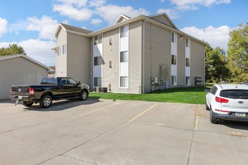 142 Elm Ridge Dr, North Liberty, IA, 52317-9412 | Card Image