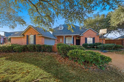 3318 Summergrove Dr, Arlington, TX, 76001-6565 | Card Image
