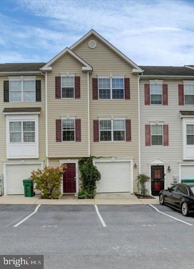 558 South Carlisle Street, Townhouse with 3 bedrooms, 2 bathrooms and null parking in GREENCASTLE PA | Image 1