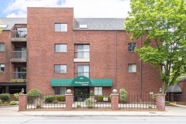 APT-206 - 666 Main St, Condo with 2 bedrooms, 2 bathrooms and 1 parking in Winchester MA | Image 26