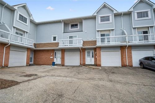 17-111 Traynor Avenue, Kitchener, ON, N2C2N1 | Card Image