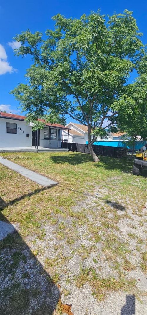 2211 Cleveland St, Hollywood, FL, 33020-3043 | Card Image