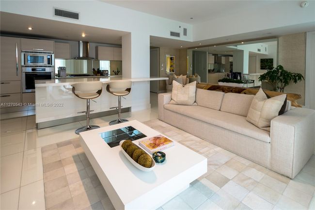 APT-204 - 3739 Collins Ave, Condo with 1 bedrooms, 2 bathrooms and null parking in Miami Beach FL | Image 6