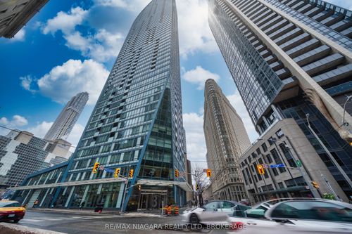 2802-8 The Esplanade Street, Toronto, ON, M5E0A6 | Card Image
