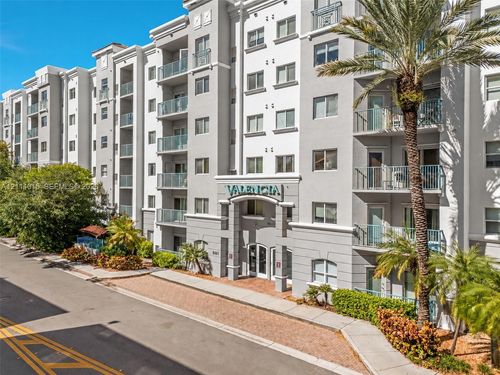 640-6001 Sw 70th St, South Miami, FL, 33143-3432 | Card Image