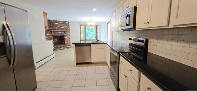 126 Granite Rd, House other with 3 bedrooms, 3 bathrooms and null parking in Glastonbury CT | Image 6