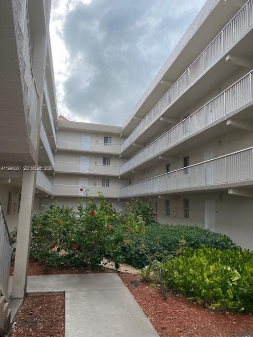 apt-109-6195 Nw 186th St, Hialeah, FL, 33015-6085 | Card Image
