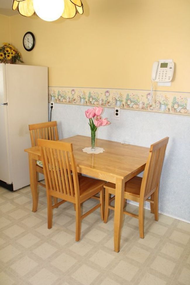 CHARMING EATING AREA IN THE EAT-IN KITCHEN! | Image 9