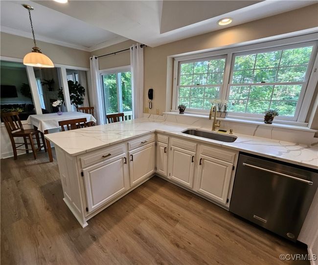 New Quartz Countertops & LVP flooring | Image 20
