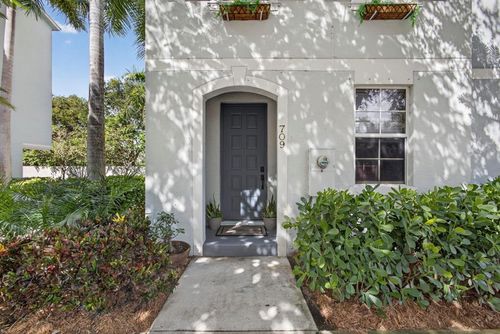 709 N St, West Palm Beach, FL, 33401-6637 | Card Image