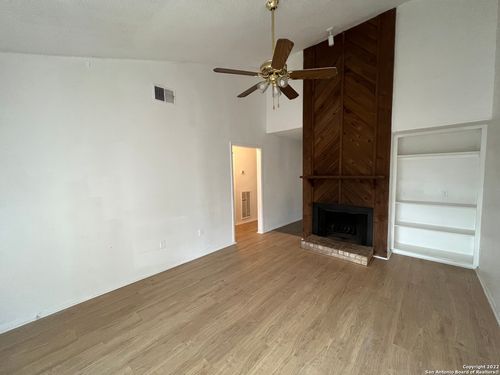 13121 El Sendero St, San Antonio, TX, 78233-5817 | Card Image
