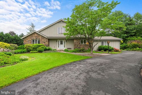 7 Briars Ln, Greenville, DE, 19807-2128 | Card Image