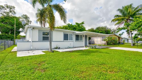 4250 Sw 39th St, West Park, FL, 33023-6210 | Card Image