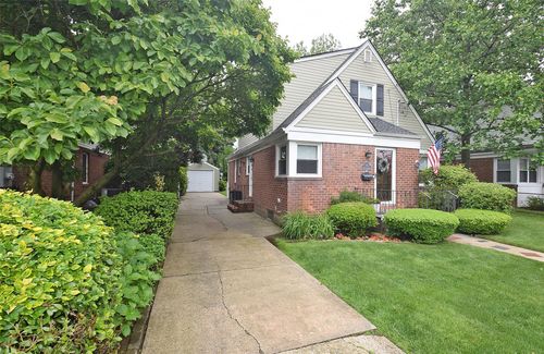 145 Gerard Ave, New Hyde Park, NY, 11040-1736 | Card Image
