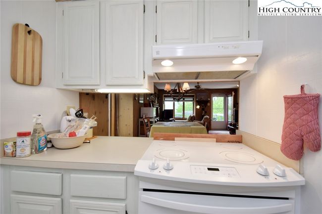 B12 - 388 Skyleaf Dr, Condo with 2 bedrooms, 2 bathrooms and null parking in Sugar Mountain NC | Image 8