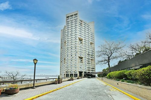 1b-7004 Kennedy Blvd, Guttenberg, NJ, 07093-5000 | Card Image