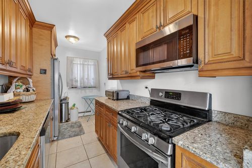 f5-150 Glenwood Ave, Yonkers, NY, 10703-2650 | Card Image