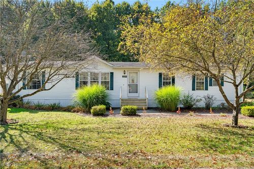 209 Wyngate Dr, Brookfield, OH, 44403-9668 | Card Image