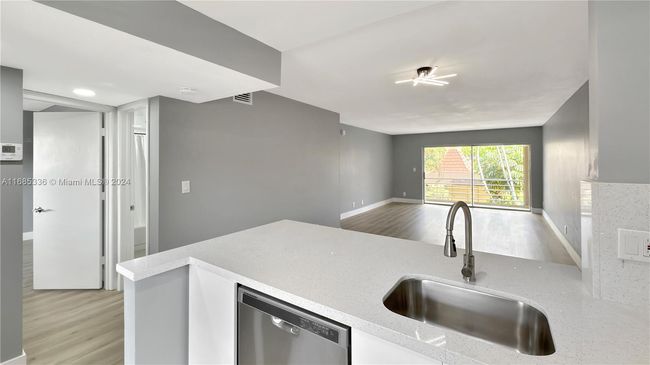 APT-203 - 3571 Inverrary Dr, Condo with 2 bedrooms, 2 bathrooms and null parking in Lauderhill FL | Image 4