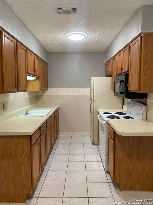 apt-2-7774 Skolout St, San Antonio, TX, 78227-4040 | Card Image