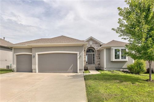 913 Se Forest Ridge Ct, Blue Springs, MO, 64014-5233 | Card Image