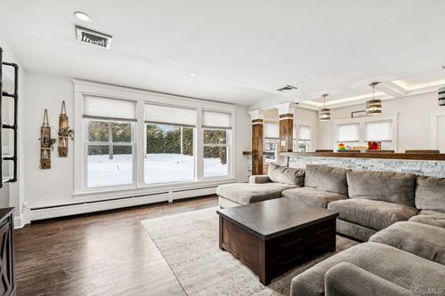 2 Oak Street, Smithtown, NY, 11787 | Card Image