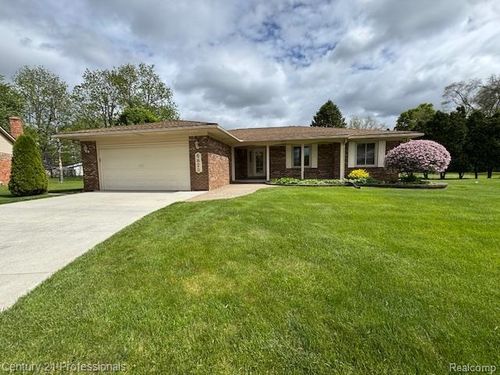 6820 Emerald Shores Dr, Troy, MI, 48085-1438 | Card Image