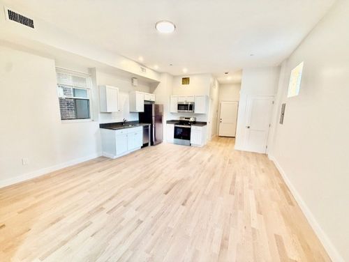 2r-204 Hanover, Boston, MA, 02113 | Card Image