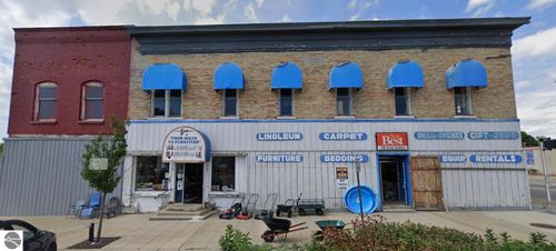 104 S Main St, Evart, MI, 49631-5118 | Card Image
