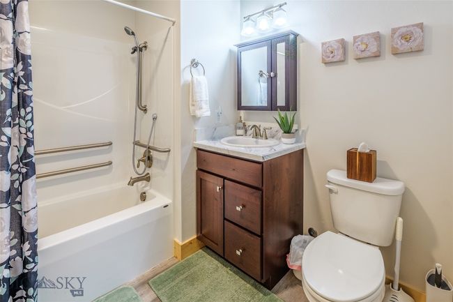 Accessible full bath. | Image 9