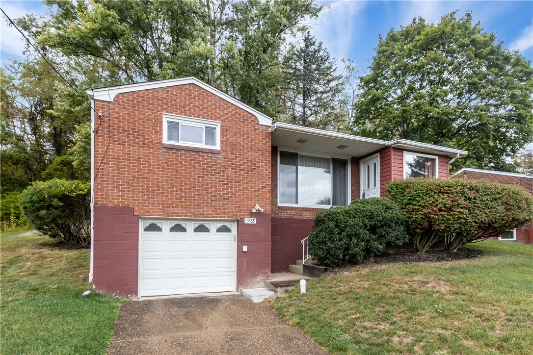 Gregory Dr, Monroeville, PA 15146