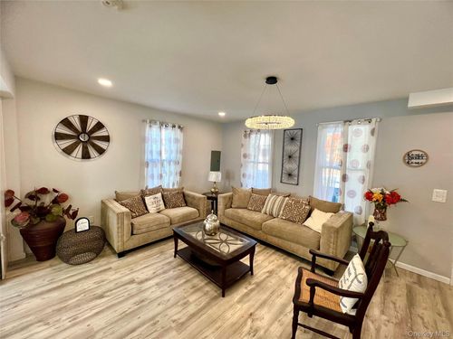 1-126 W Main St, Middletown, NY, 10940-4934 | Card Image