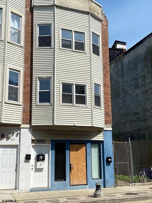1017 Arctic Ave, Atlantic City, NJ, 08401-4738 | Card Image