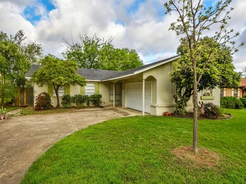 8208 Stillwood Ln, Austin, TX, 78757-7635 | Card Image