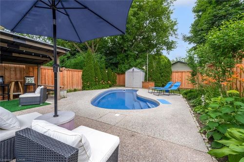 12 Woods End, Brantford, ON, N3R6M8 | Card Image