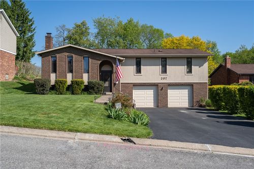207 Manor Ct, Pittsburgh, PA, 15241-1107 | Card Image